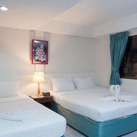 Hotel Simple Boutique Seabreeze Patong Esterno foto