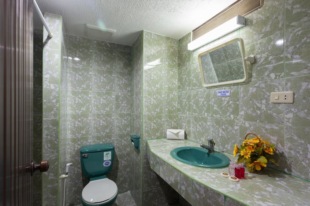 Hotel Simple Boutique Seabreeze Patong Esterno foto