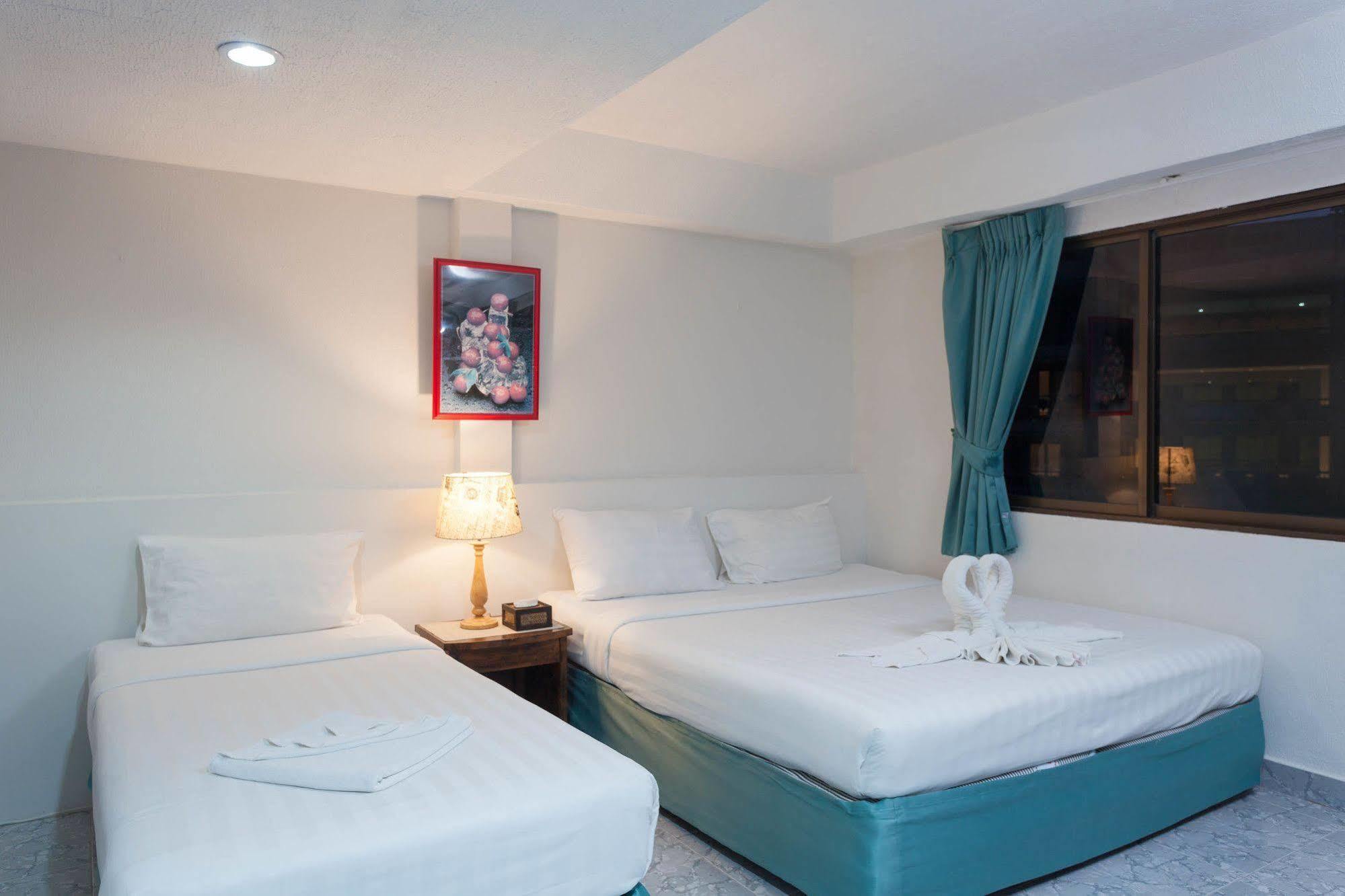 Hotel Simple Boutique Seabreeze Patong Esterno foto