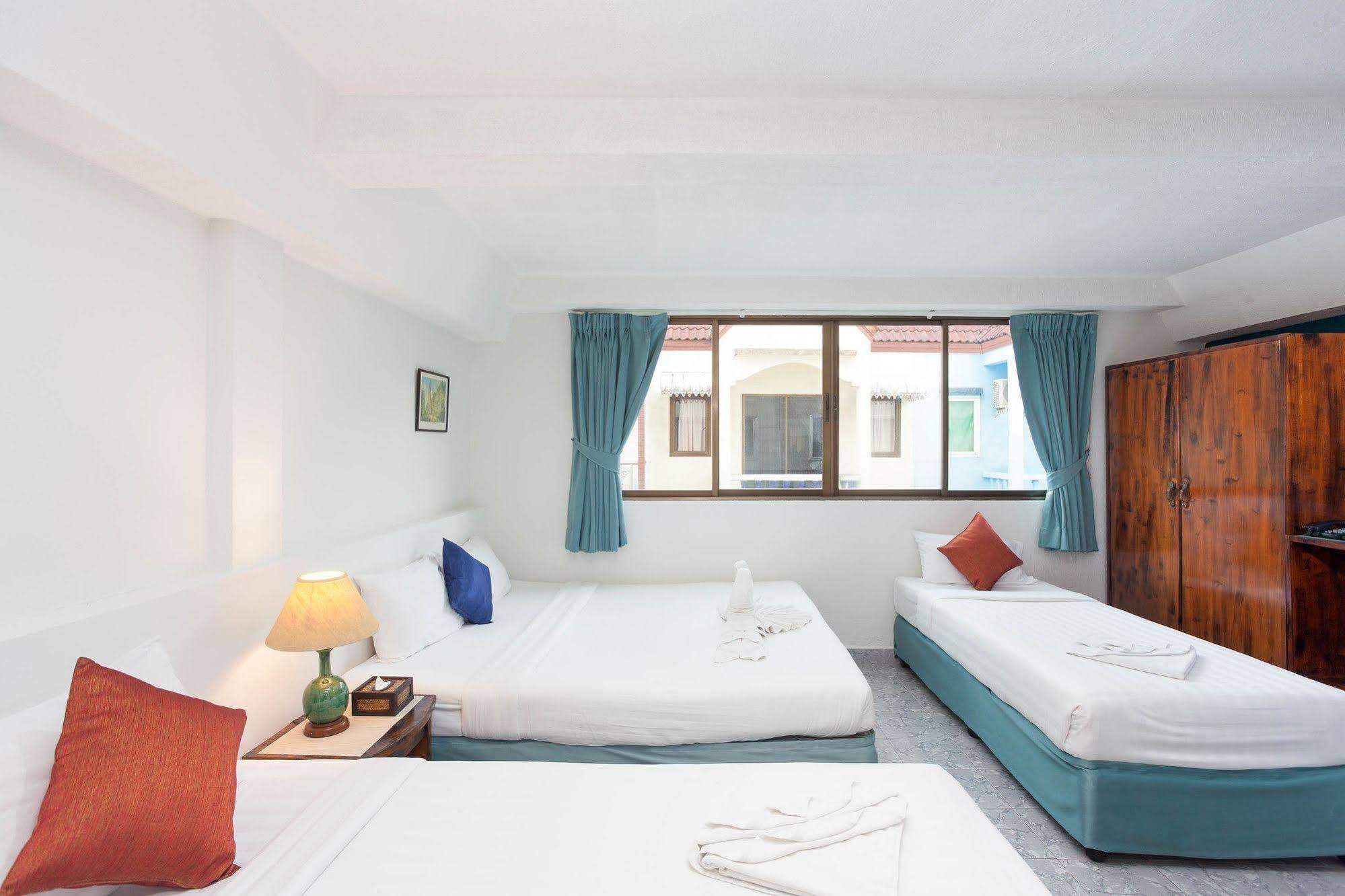 Hotel Simple Boutique Seabreeze Patong Esterno foto