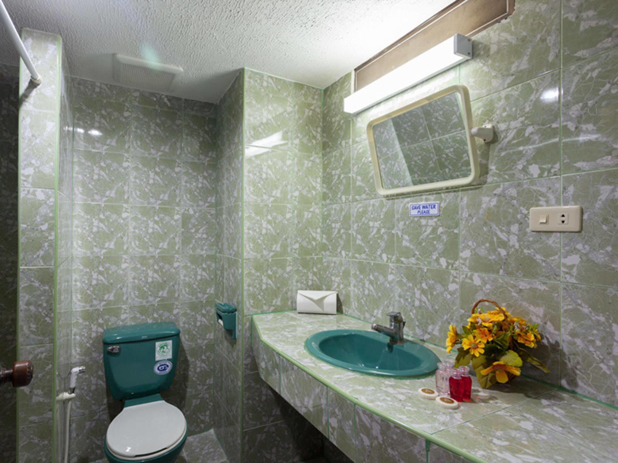 Hotel Simple Boutique Seabreeze Patong Esterno foto