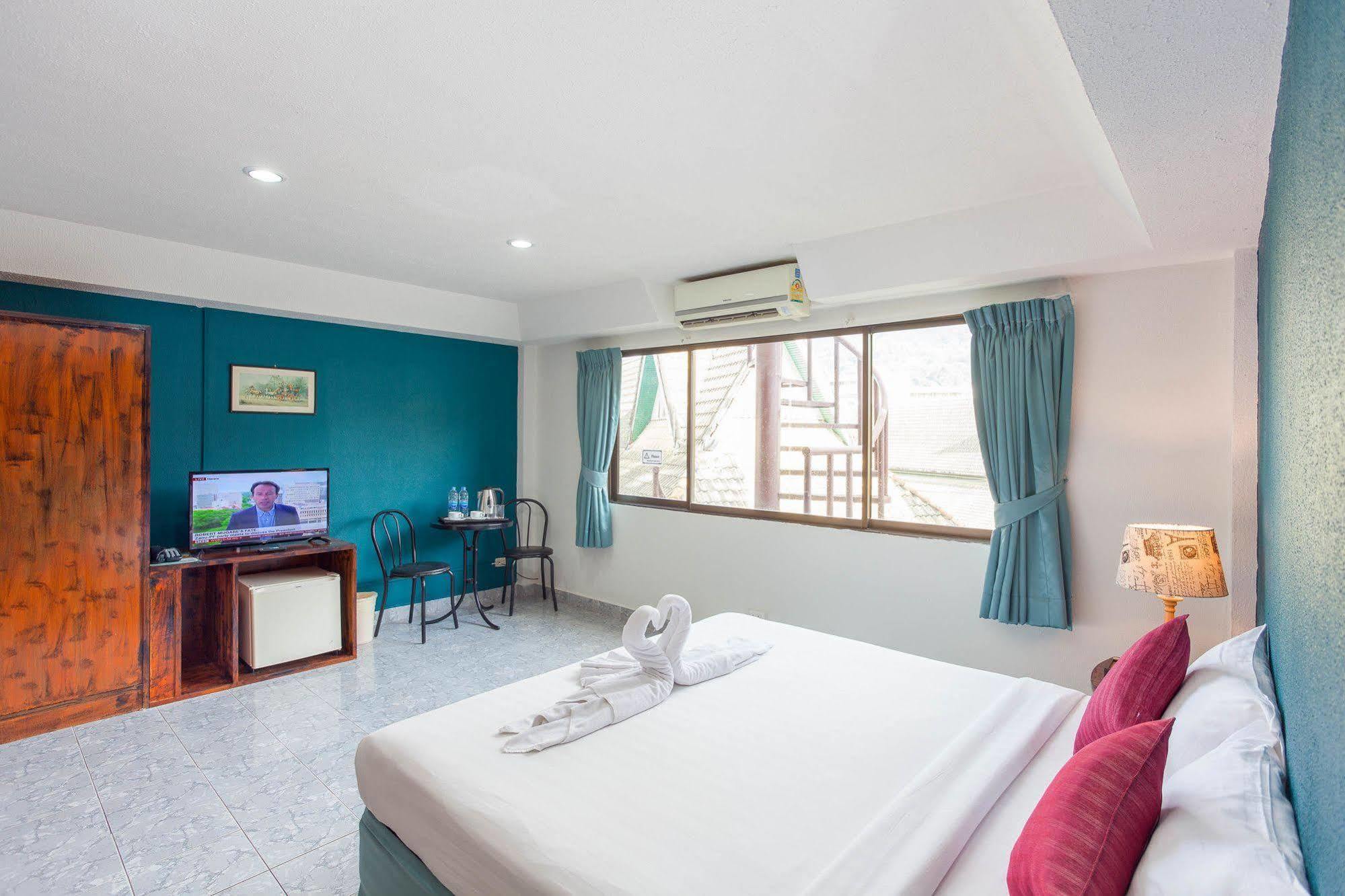 Hotel Simple Boutique Seabreeze Patong Esterno foto