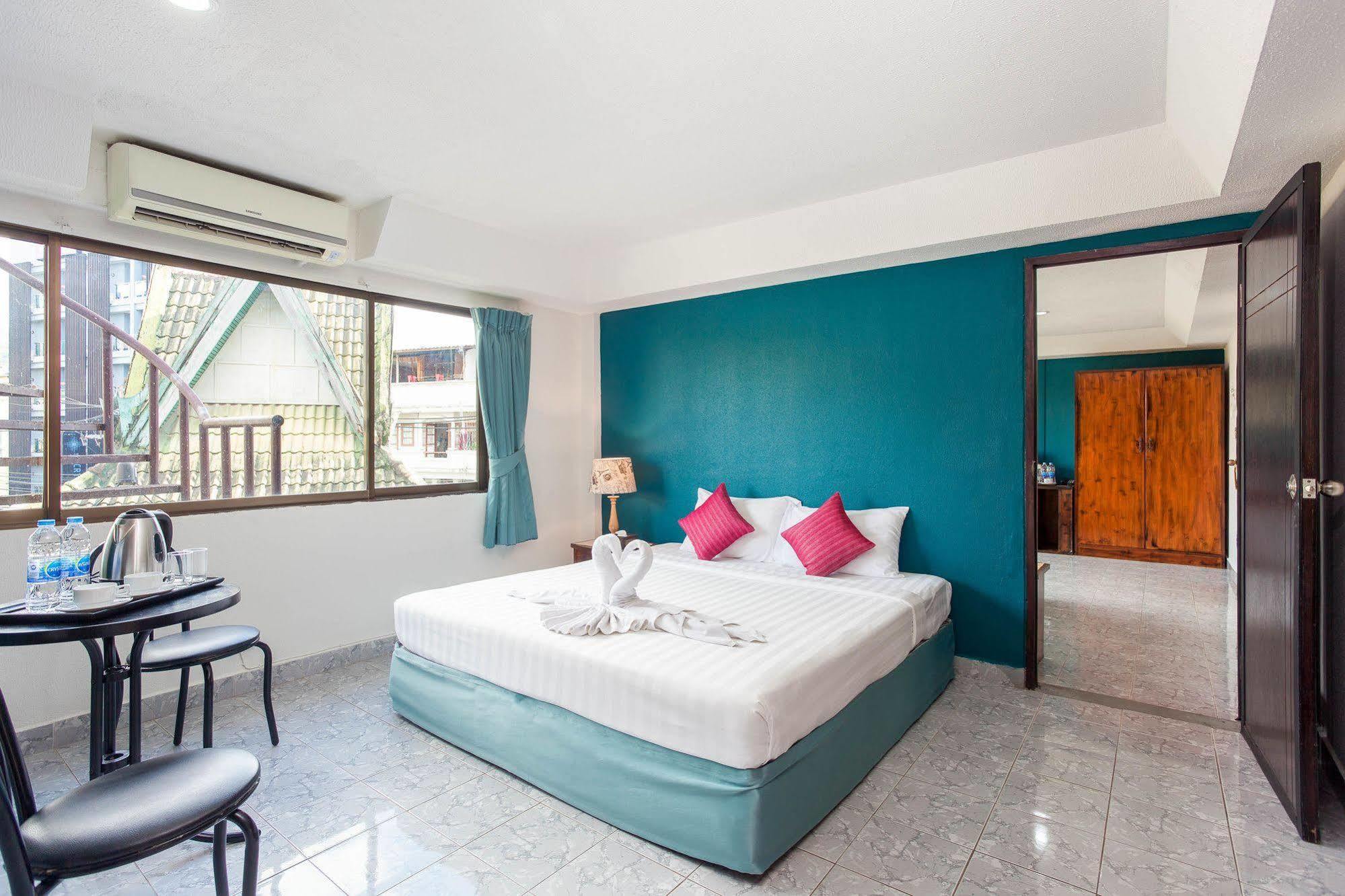 Hotel Simple Boutique Seabreeze Patong Esterno foto