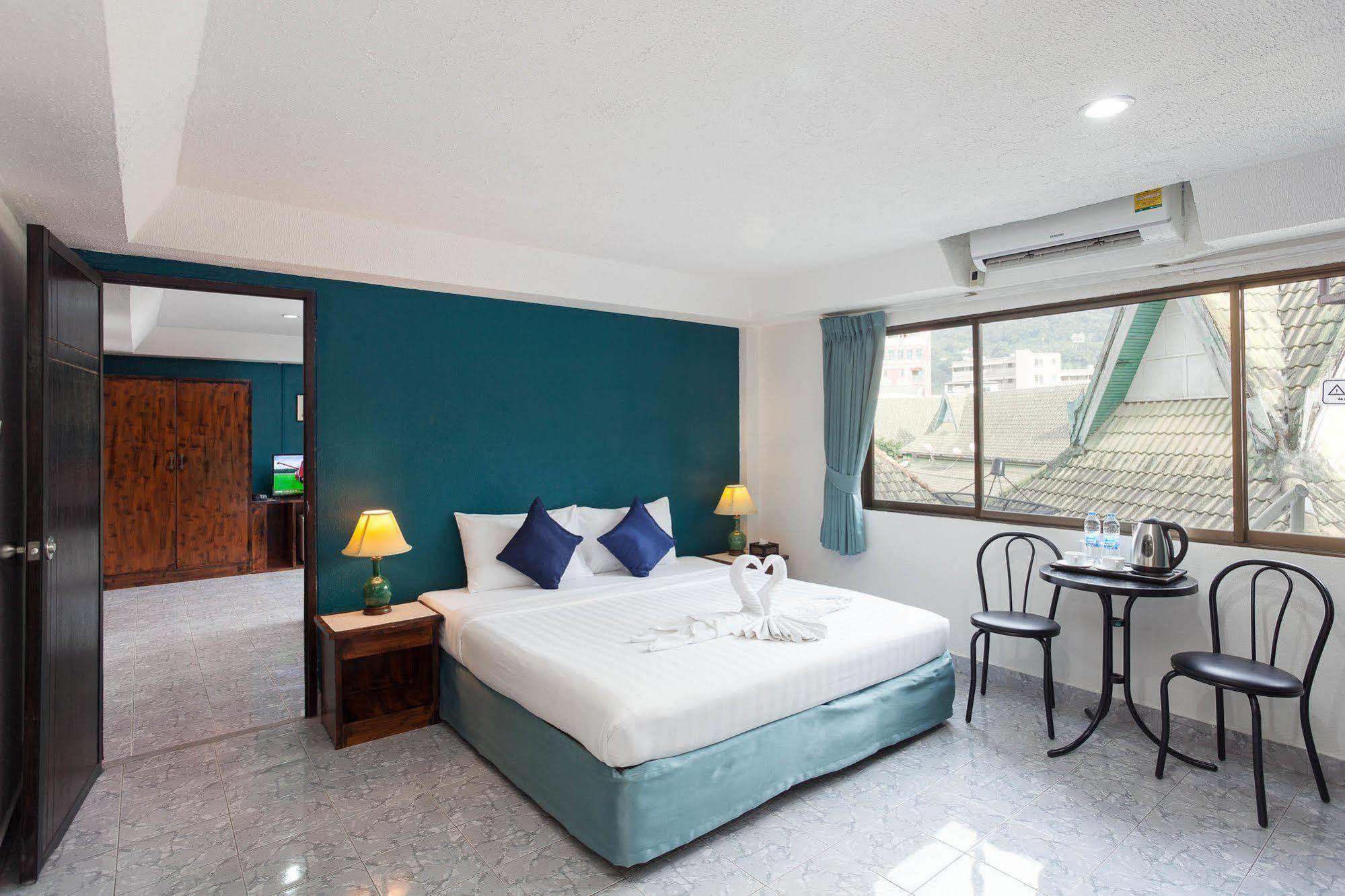 Hotel Simple Boutique Seabreeze Patong Esterno foto