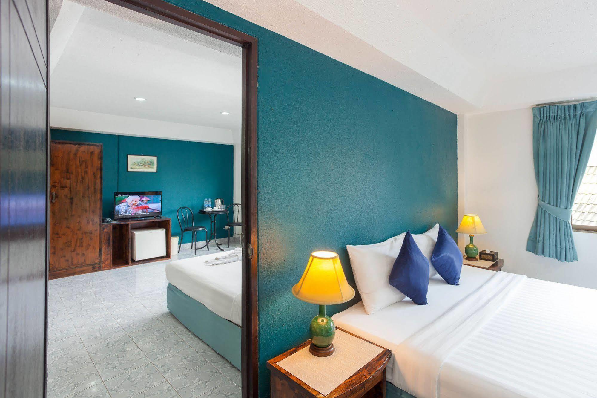 Hotel Simple Boutique Seabreeze Patong Esterno foto