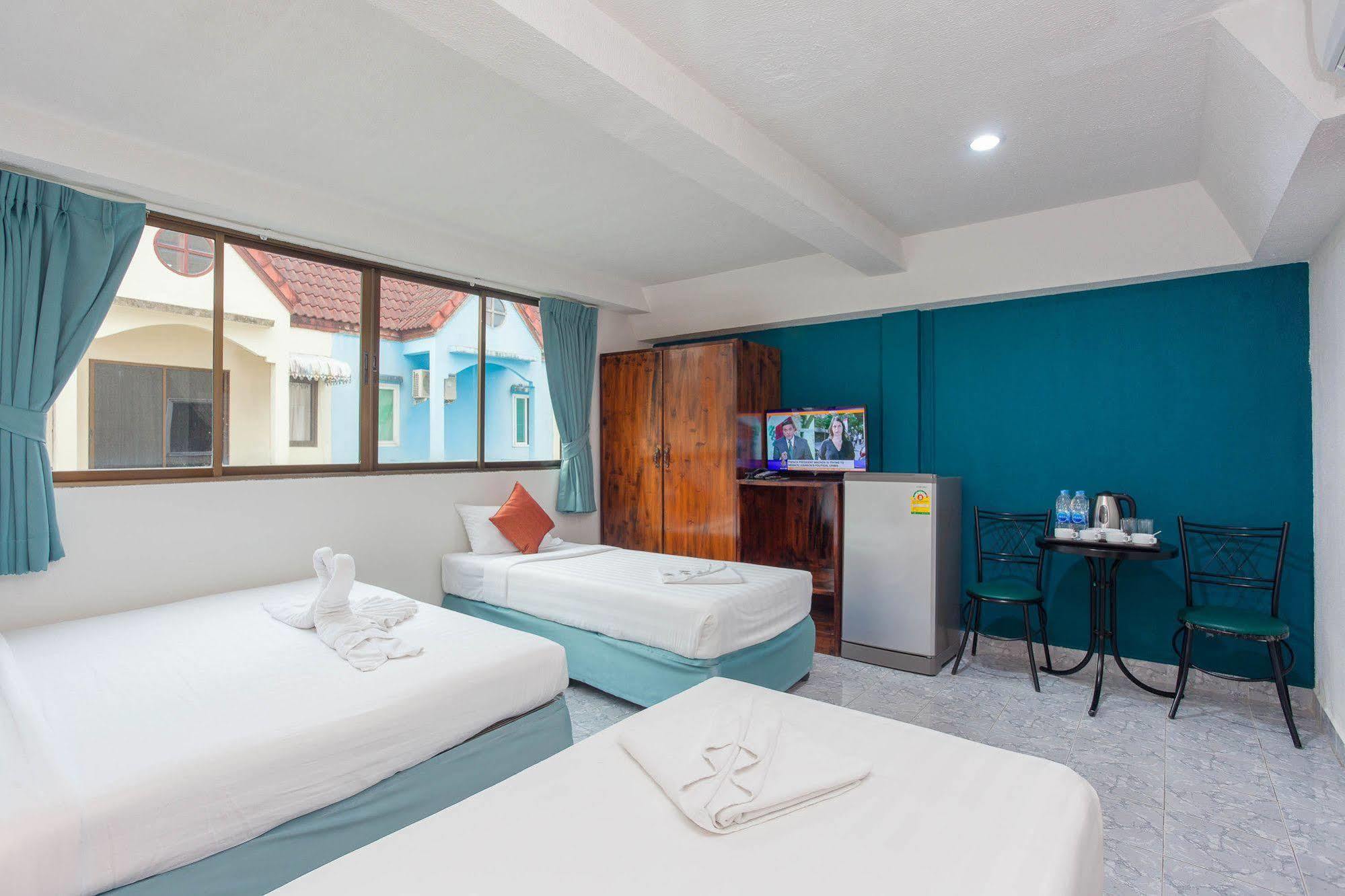 Hotel Simple Boutique Seabreeze Patong Esterno foto